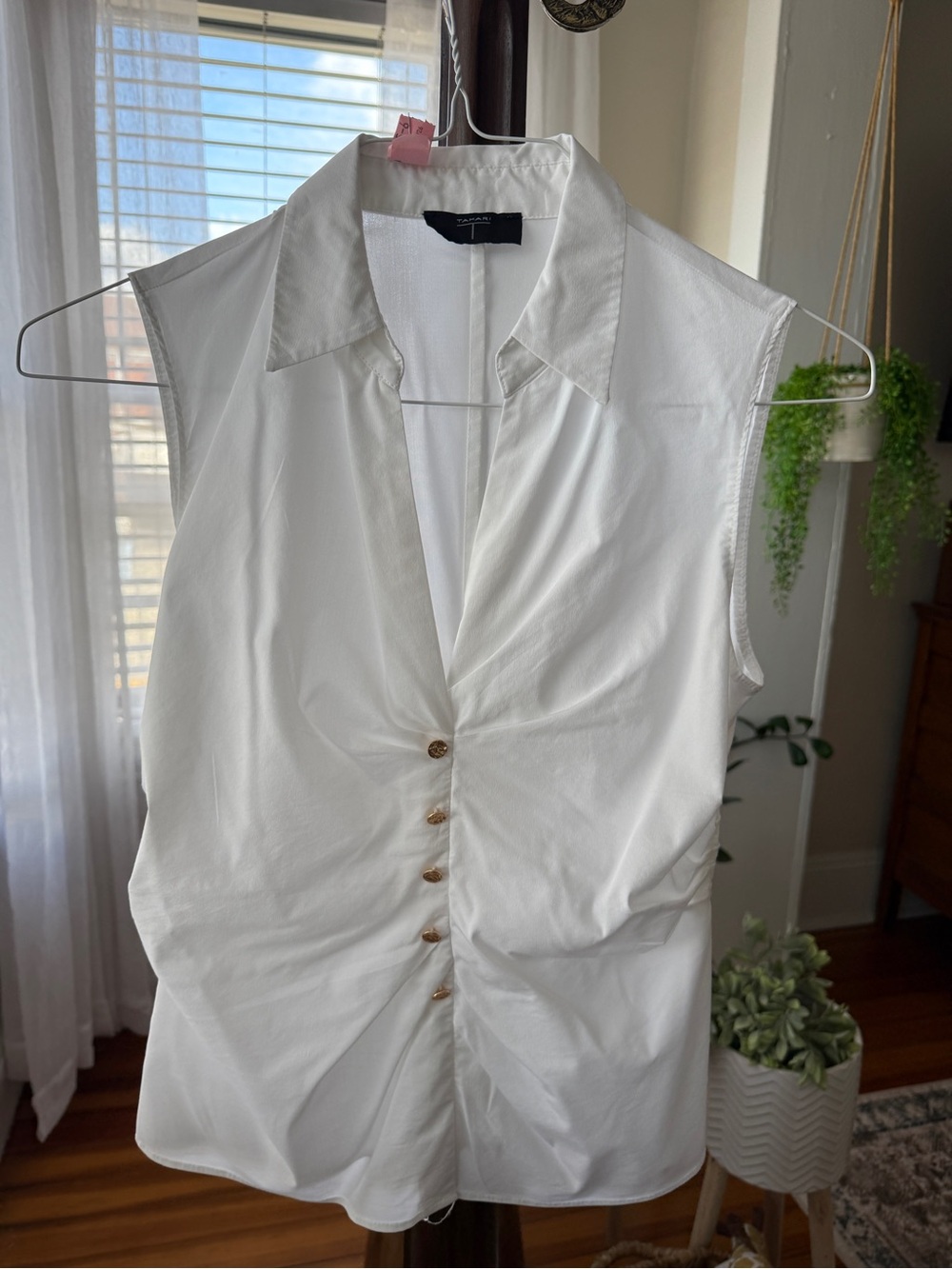 Tahari White Ruched Sleeveless Blouse Size Small Gold Button Collared Top